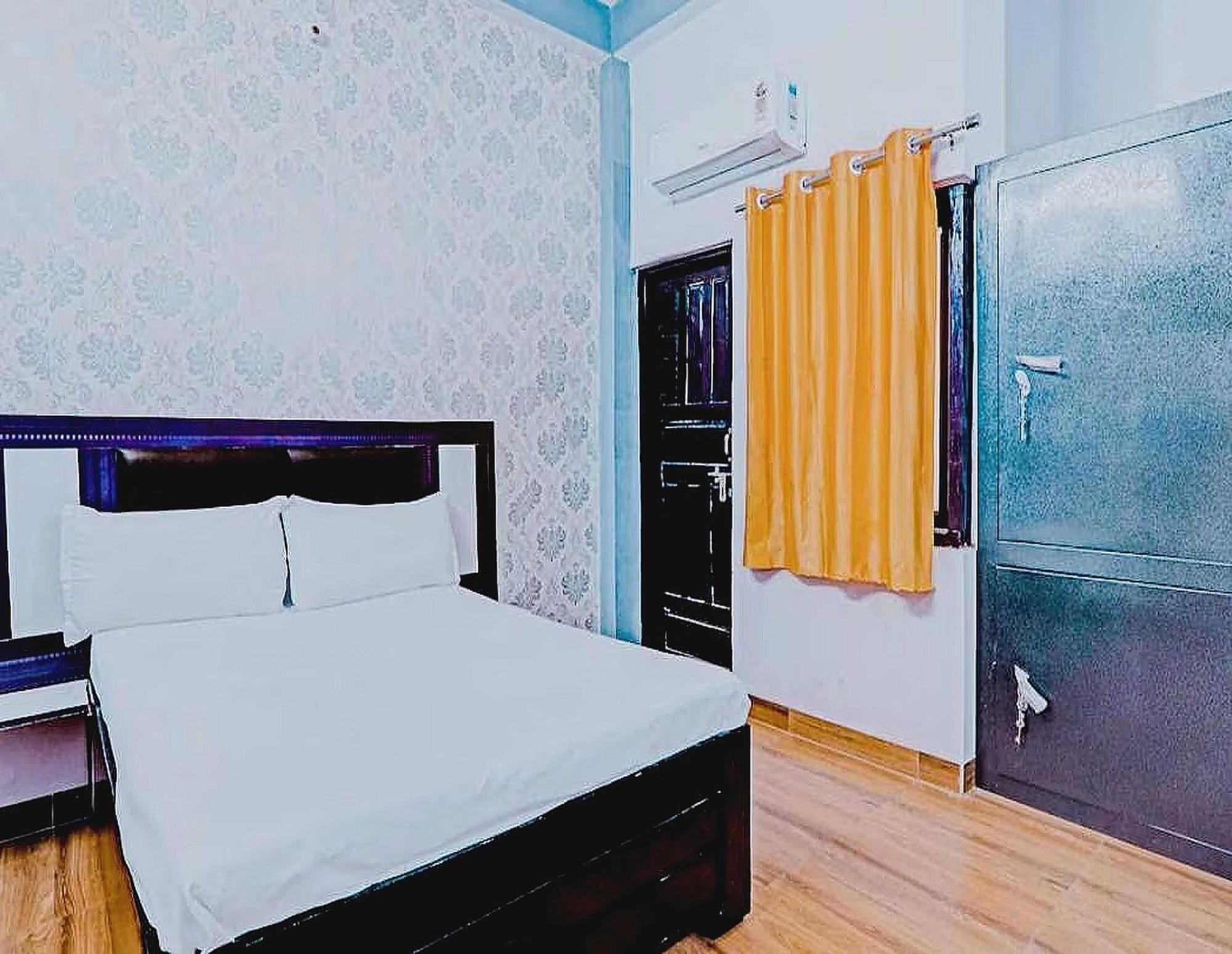 Hotel O Rr Palace Lakhnaú Exteriér fotografie