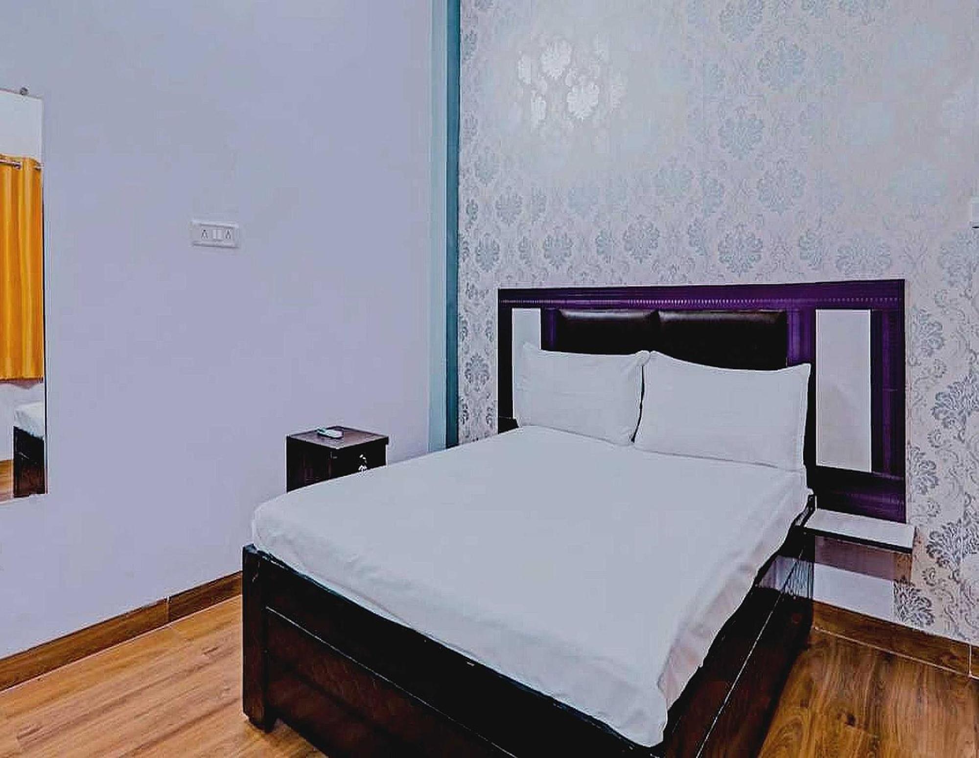 Hotel O Rr Palace Lakhnaú Exteriér fotografie