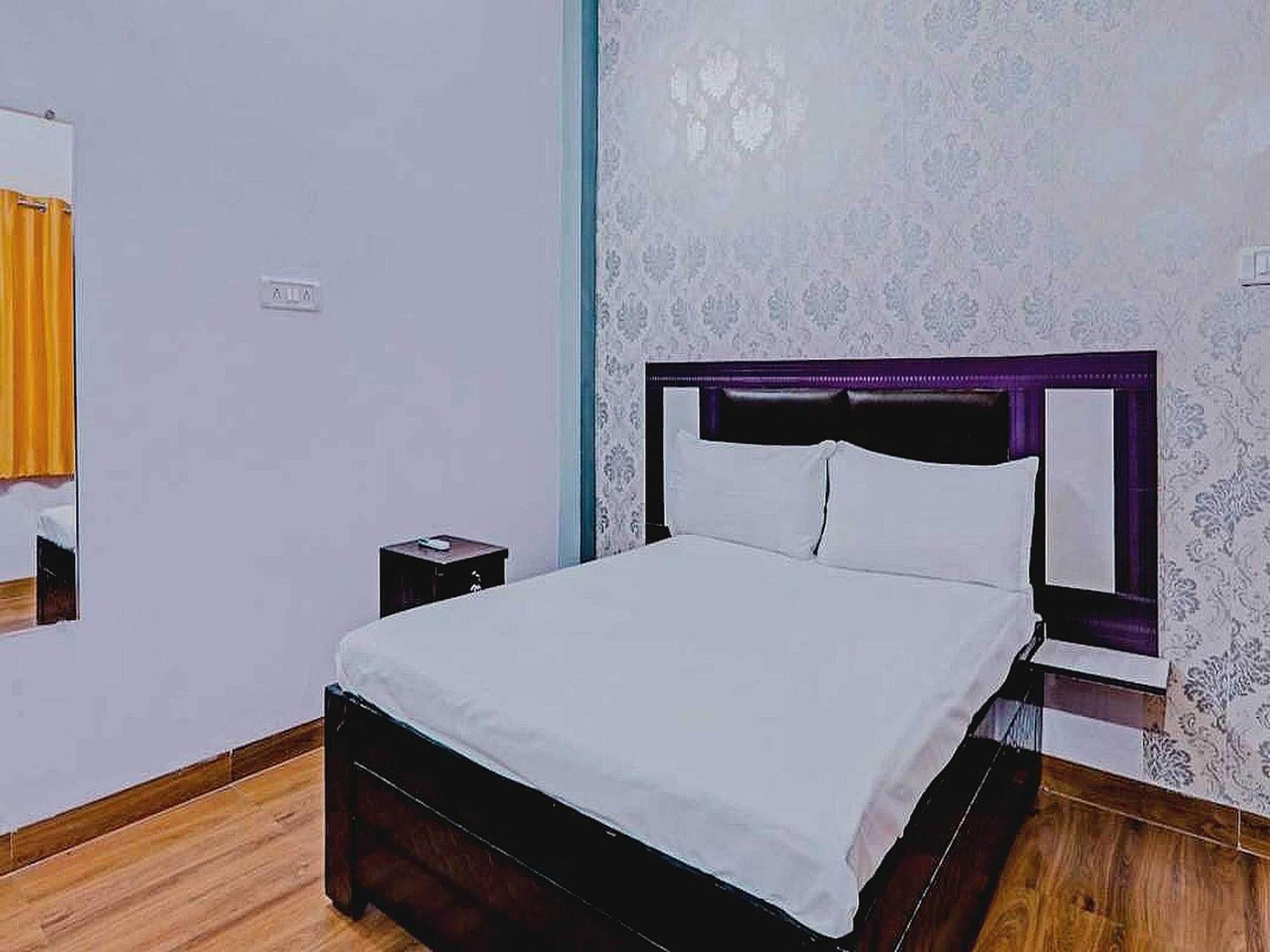 Hotel O Rr Palace Lakhnaú Exteriér fotografie